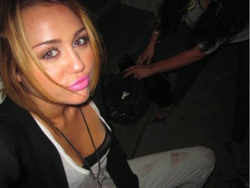 miley_cyrus_personal_bnra_ChKyLmN_sized226cda6652e1c081.jpg