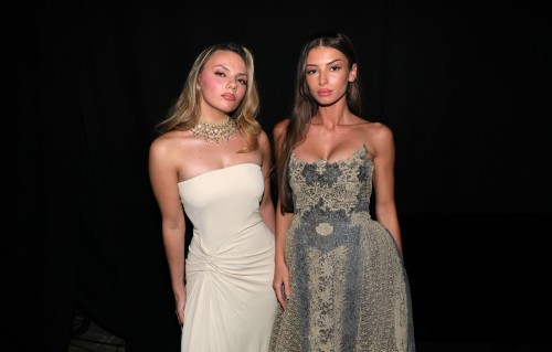 mimi-keene-and-Dafne-Keendd4ca49e9bada057.jpg
