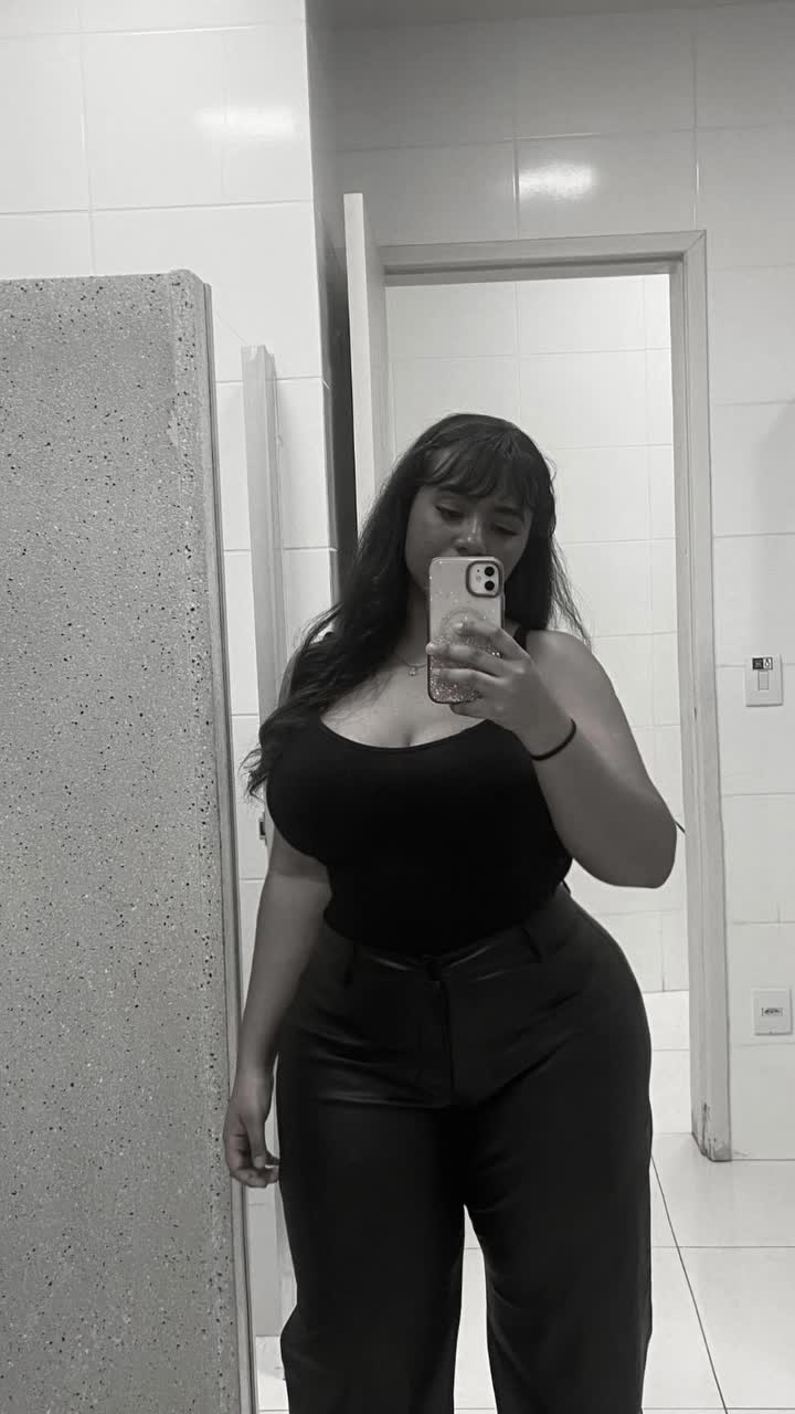 nayarasszx-20251104-0001f045b888f864f578.mp4