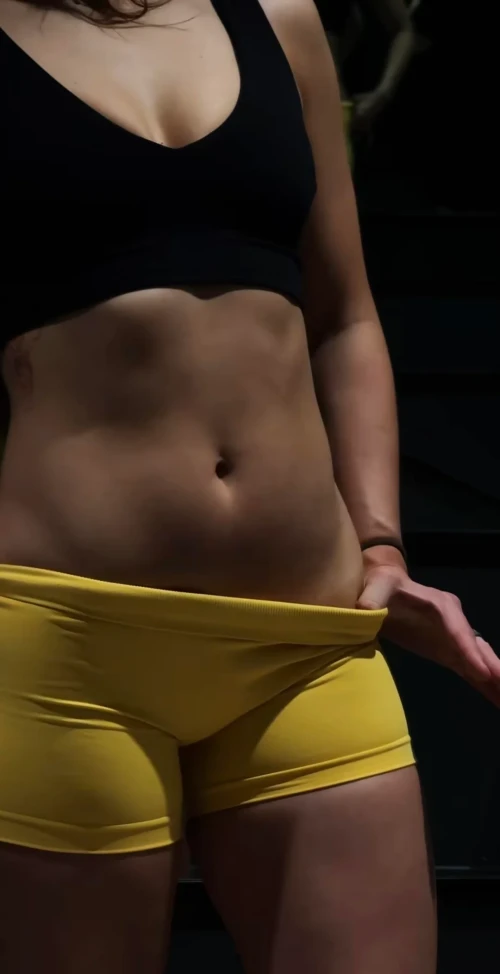 new-gym-pics-from-her-latest-instagram-reel-v0-n9elmsl8qg2f19f0dd4bcc638a688.webp