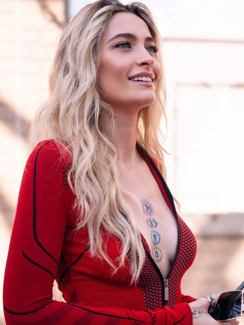 parisjackson---off____white-13d9111c19bdc4eb0.jpg