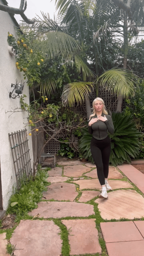 rapidsave.com_d9bsw2y9agoa174d8a2925729987b.gif