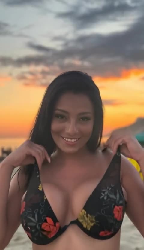 she.remove.her.bra...RDPJ.mp4