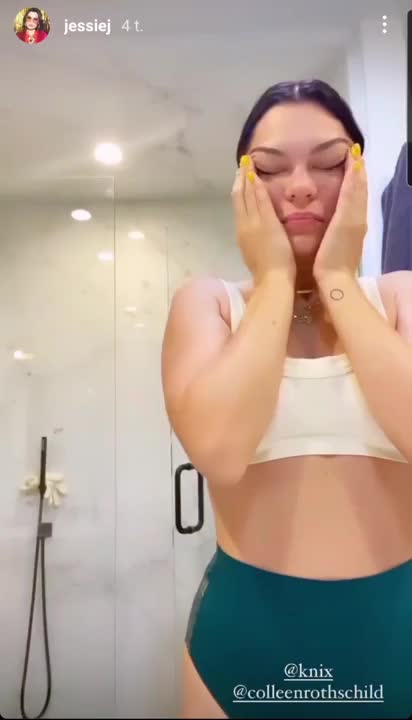 smacks-her-assb9b182d0e3e3a7a6.mp4