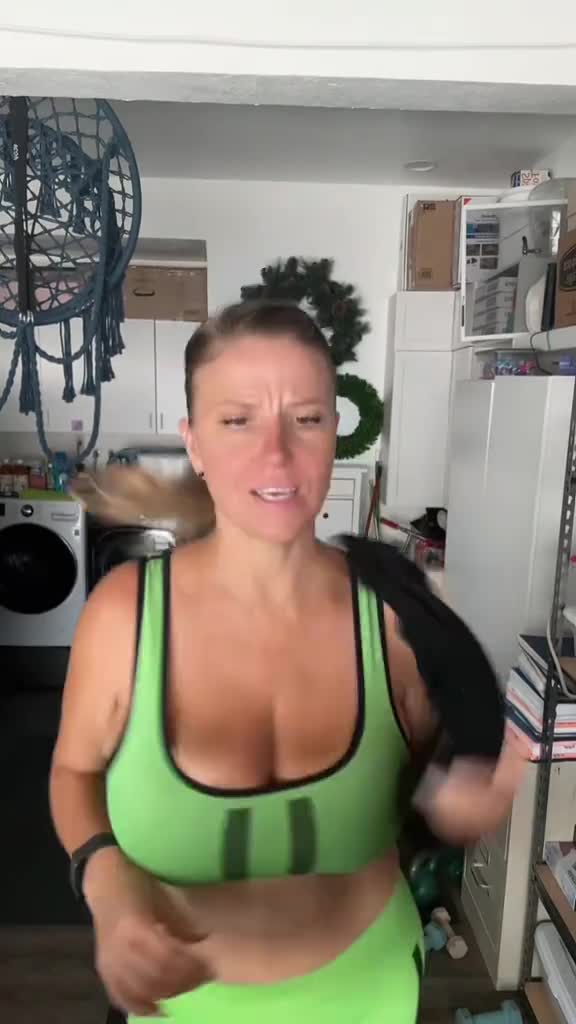 snaptik_75303607173383652398e054471b368c361.mp4