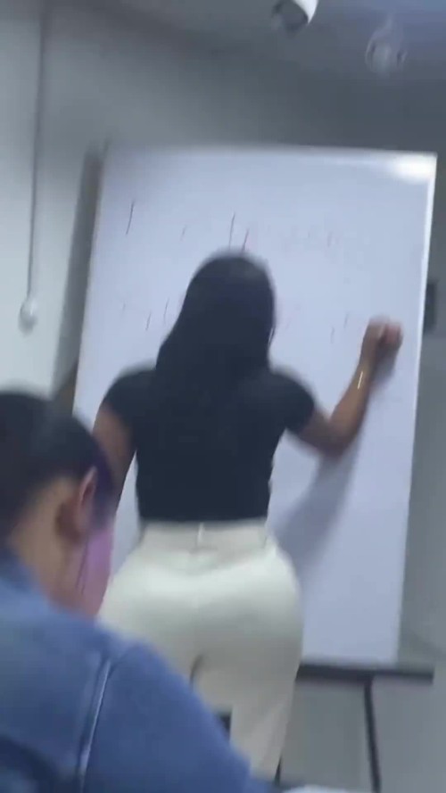 teacher31fd4d8f9dab6682.mov