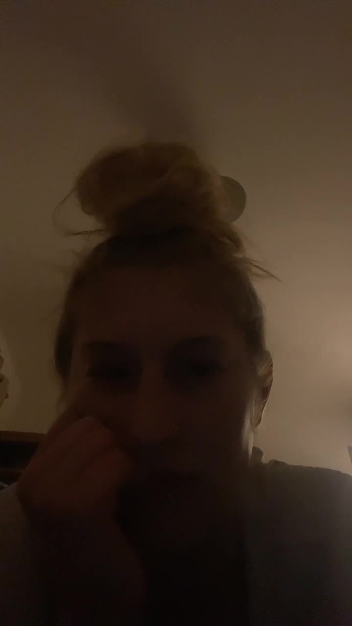 tiktok_cerisann0xox_2025-10-08-03-03-34_720p.mp4