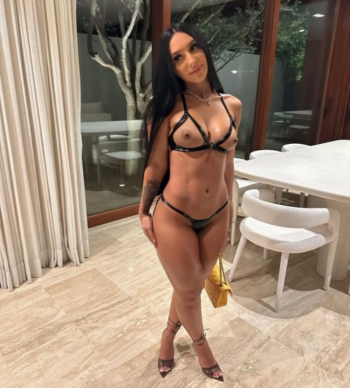 topless.medium.boobs.GV0F05d385f7e06685e2.jpg