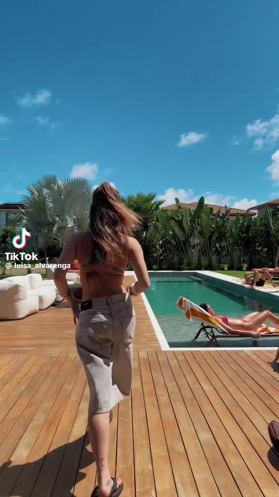 v09044g40000d2p0tevog65p9itli2f0.mp4