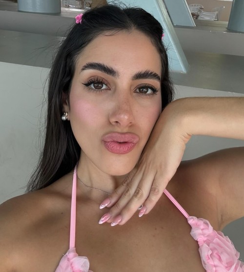 veronicaboyerv_1746413905_3625505067651282406_17601024779cf81fe9a89bdb5f.jpg