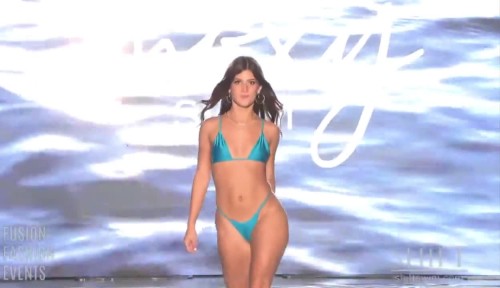 video_2025-06-01_09-42-29025d3c49a85d130a.mp4