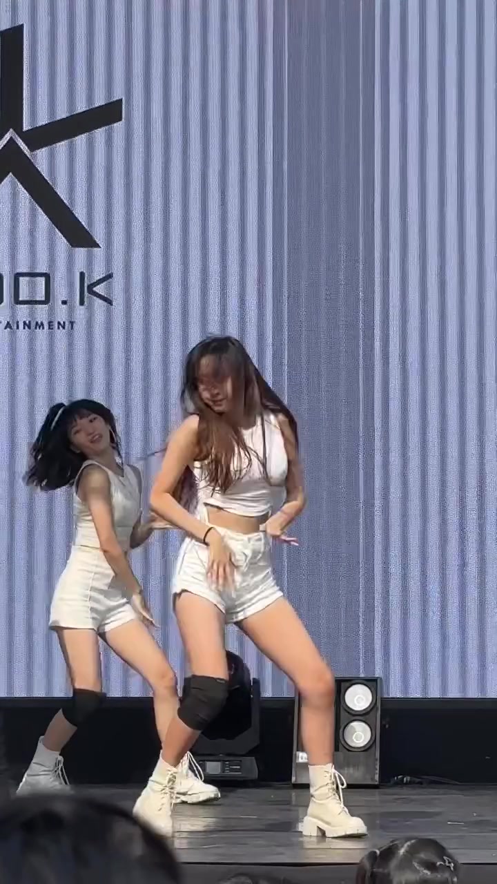 34aae55a88fc4b57bb95ae39e7e0bb7e.mp4