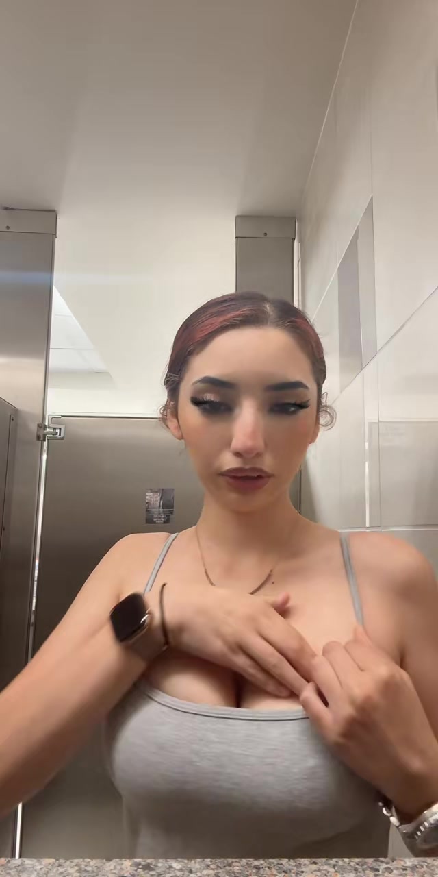 @888.nissa_144812915_299798789_720p.mp4