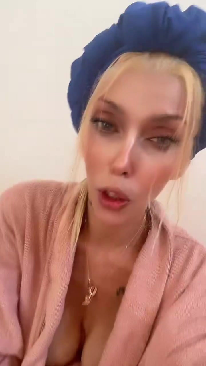 Hj91Z6nFJBRyaMBw.mp4