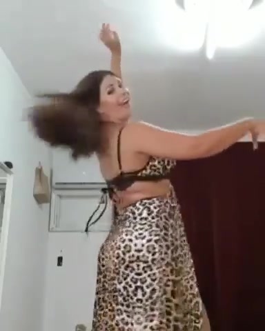 TweetyDL.Com_-_فنانات_عربيات_و_أجنبيات_-_الفنانة_لينا_سيرجي_.mp4