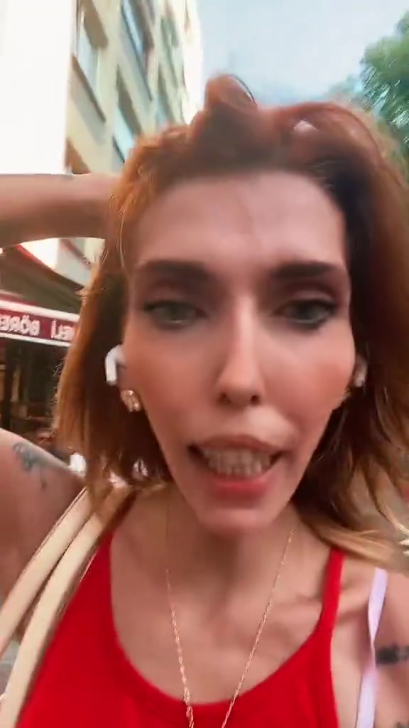 UWWqi97X0FnnfIma.mp4