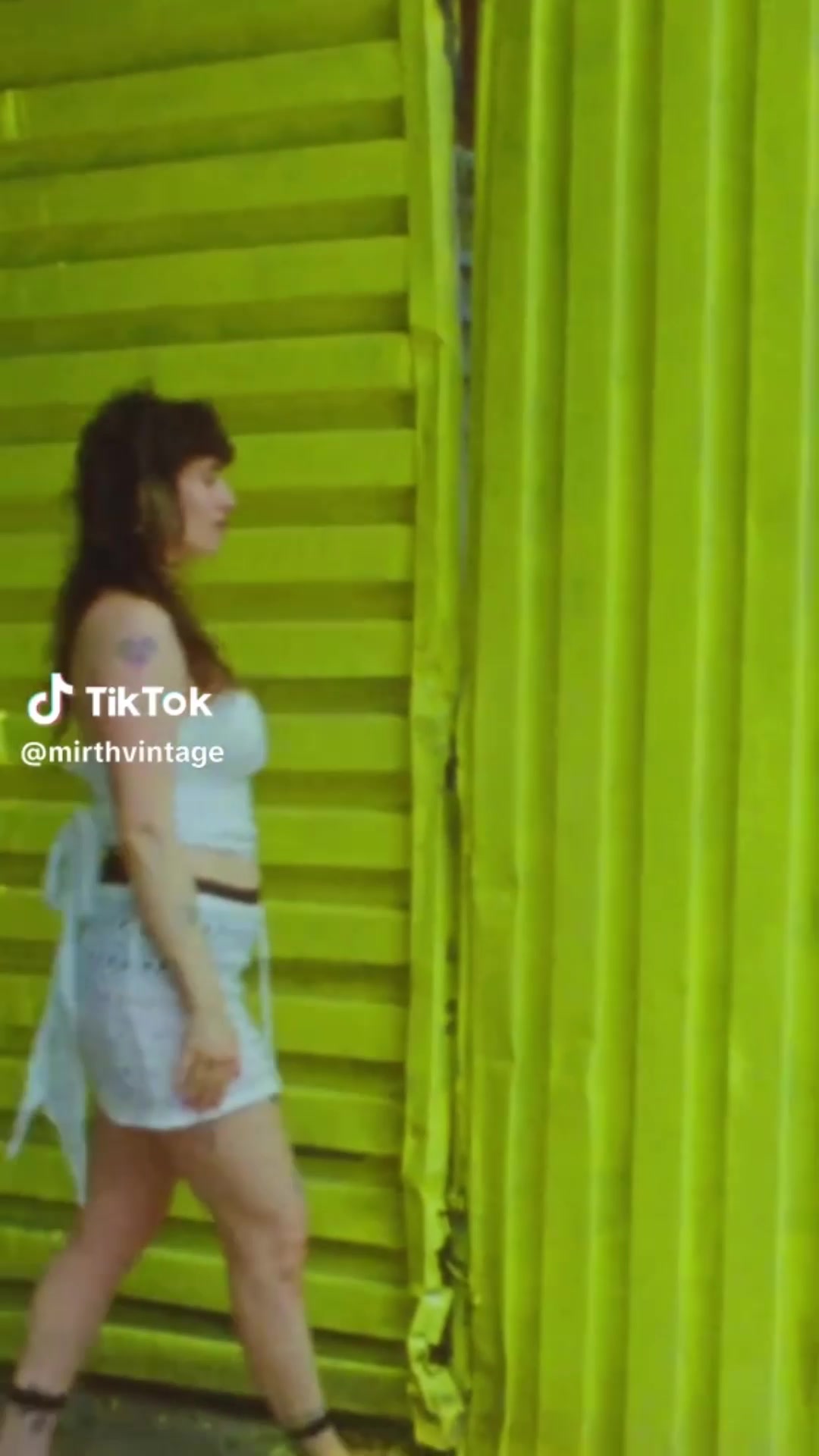 Vintage girl 01 (1).mp4