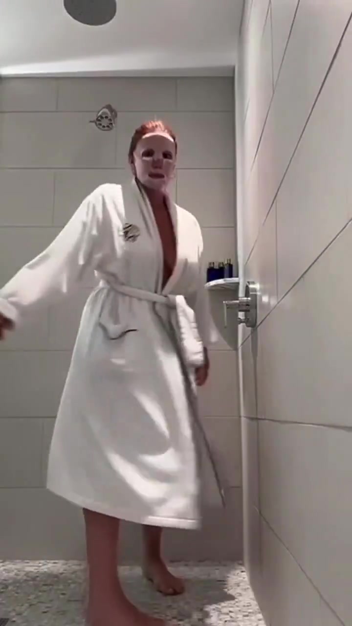 elqXlk2_bm5tKjyQ.mp4