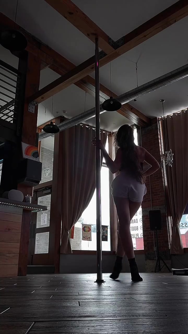 flowypole_1718829887_3396358564875040203_65157338593.mp4