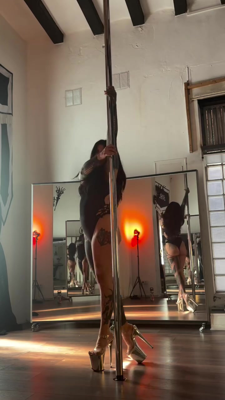 just flow 🦋primera vez que me pongo una playlist y dejo fluir el cuerpo, explorandome y encontr.mp4