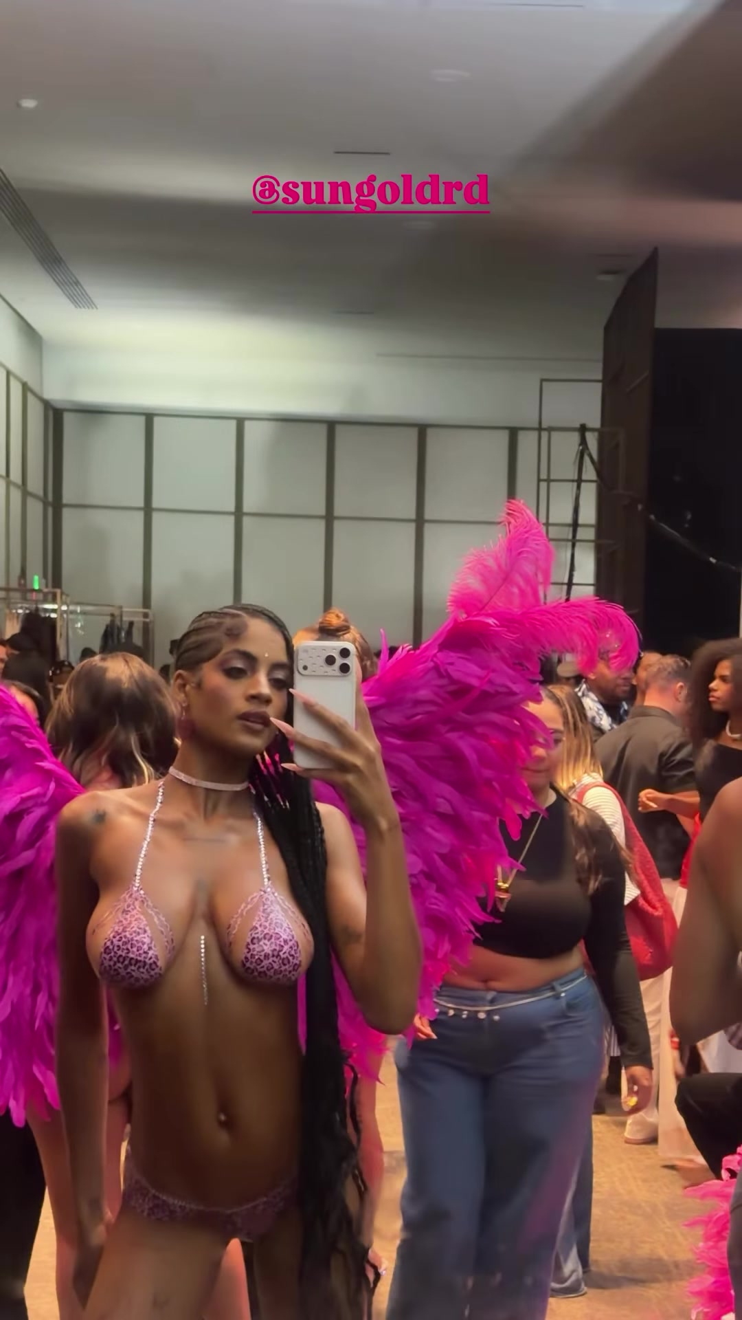 librana_sungoldrd_fashionweek_10162026_1.mp4