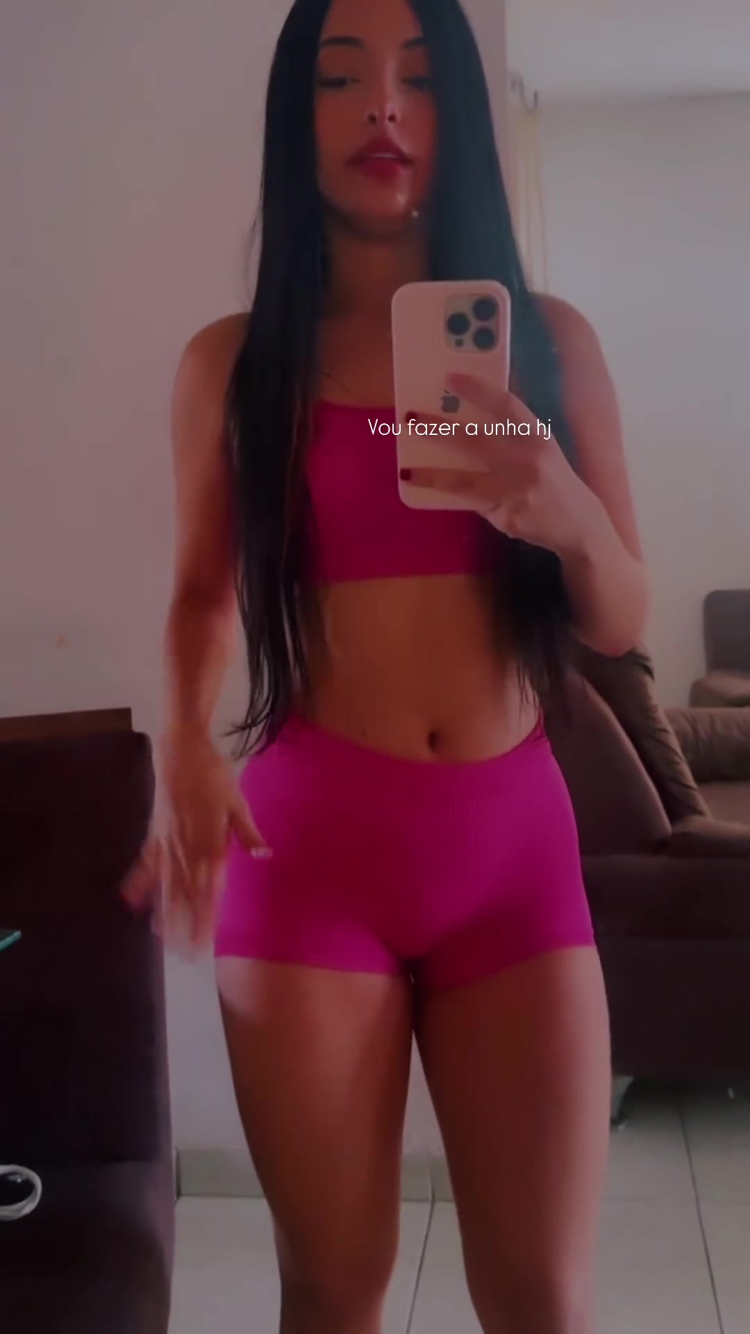 mirelleeoficial_1734964555_6113504636.mp4