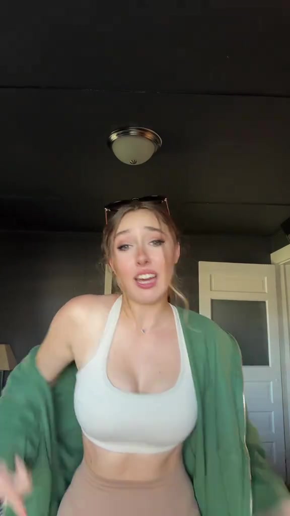 snaptik_7546671062625291533_v2.mp4