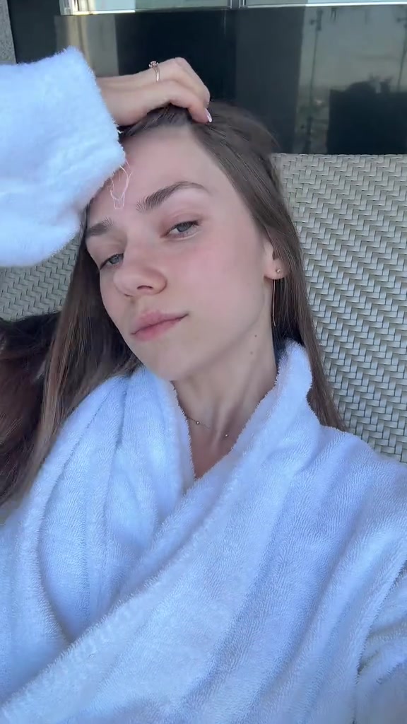 ssstik.io_@miss.selinka_1771356671605.mp4