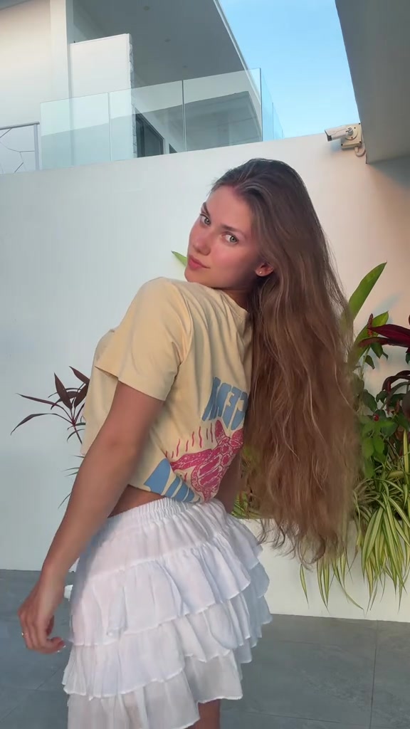 ssstik.io_@miss.selinka_1775896878829.mp4