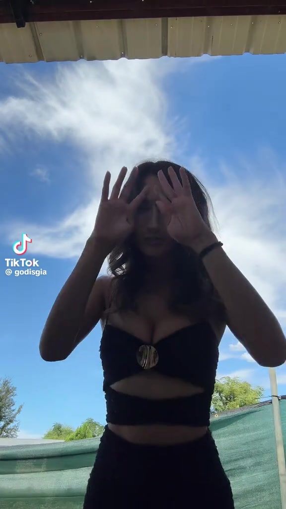 v12044gd0000da31ev7og65vsudqvitg.mp4