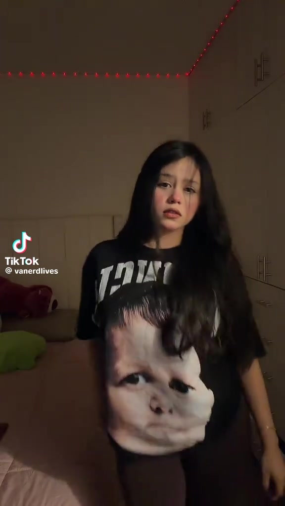 v1c044g50000d6od6afog65o81kil8k0.mp4