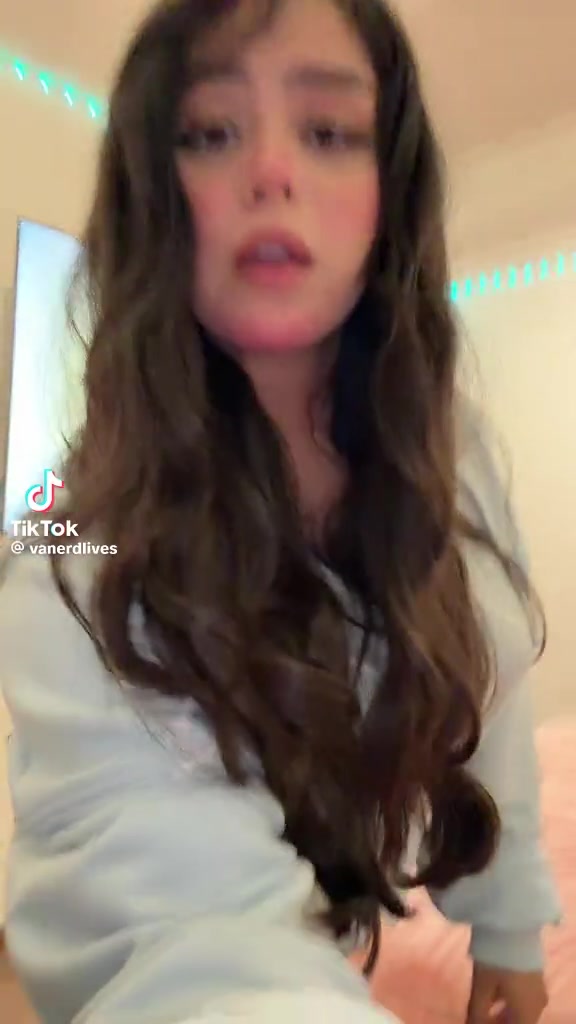 v1c044g50000da5s5ofog65r5fcmv0l0.mp4