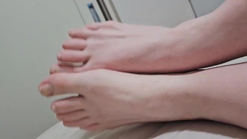wiggles-her-toeseed804f20217729d.mp4